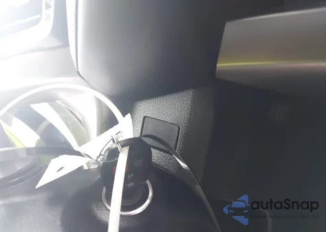 2017 Toyota Rav4 Xle из США, поврежденный, VIN JTMWFREV6HD104384